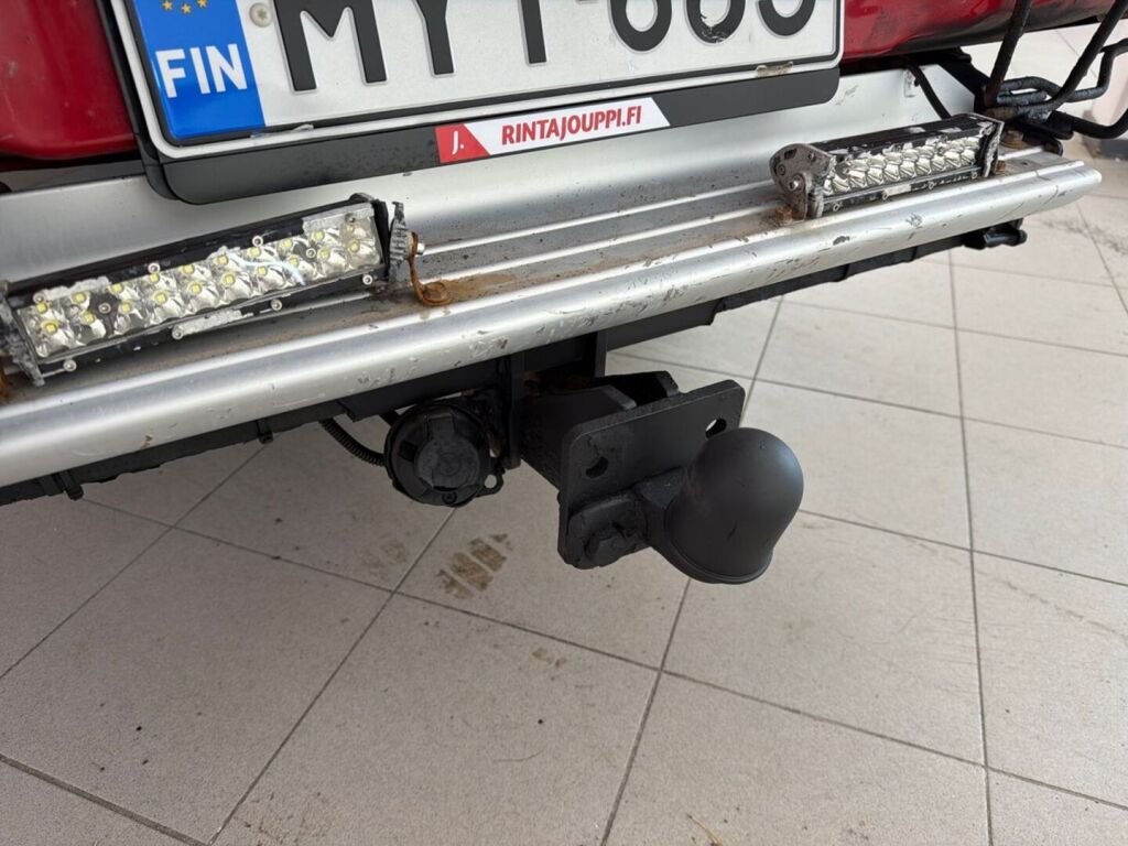 Mitsubishi L200 2011 Punainen