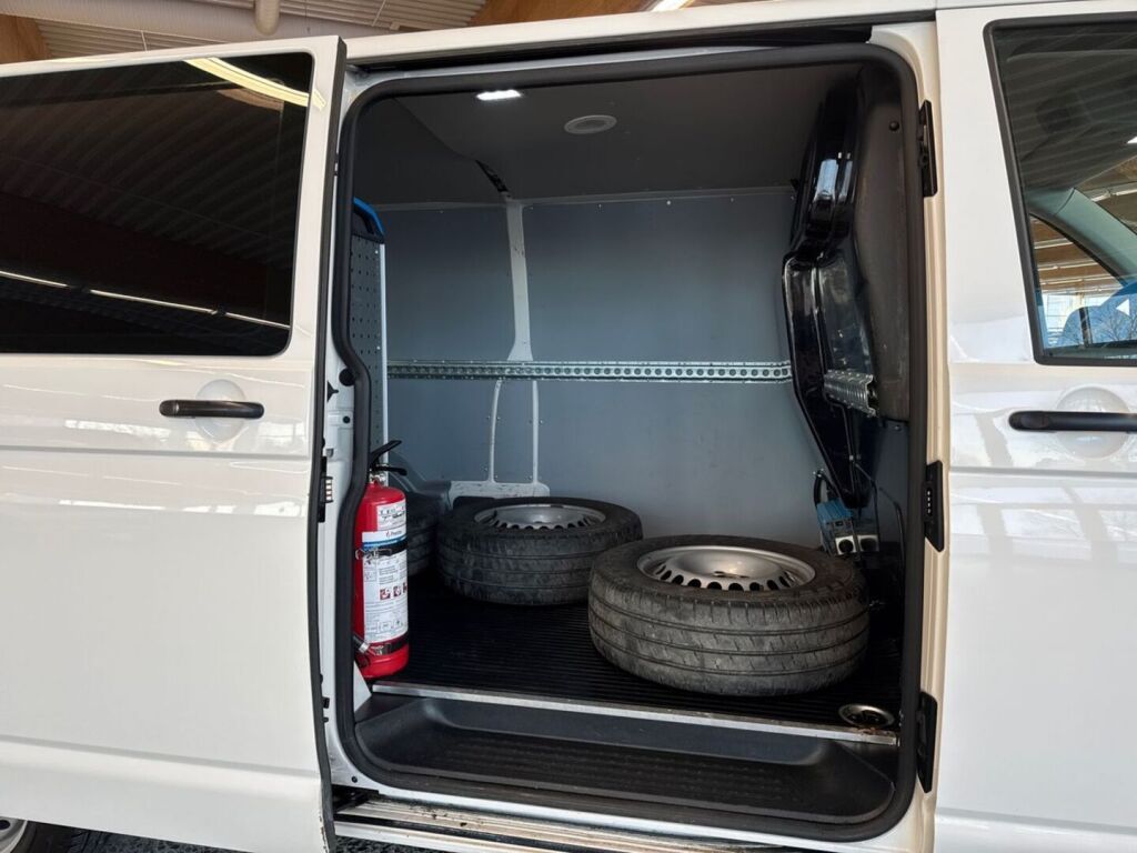 Volkswagen Transporter 2021 Valkoinen