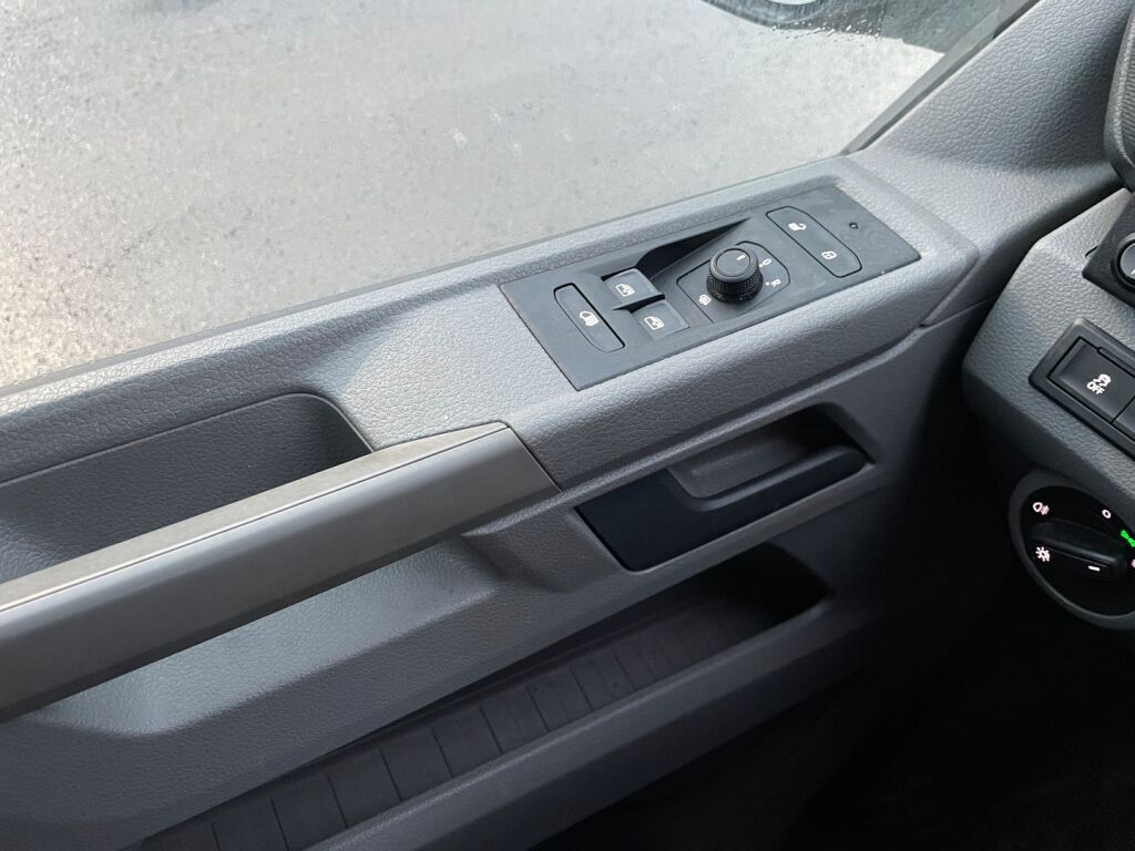 Volkswagen Transporter 2021 Valkoinen