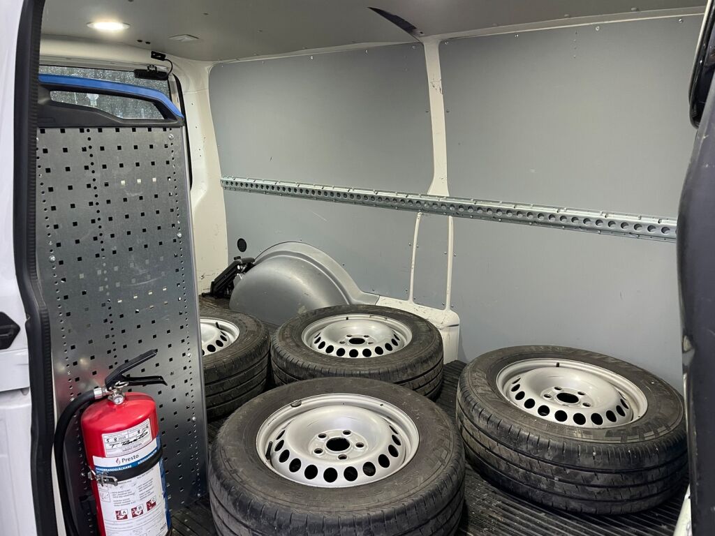 Volkswagen Transporter 2021 Valkoinen