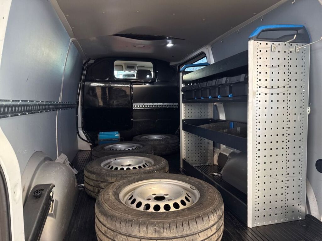 Volkswagen Transporter 2021 Valkoinen