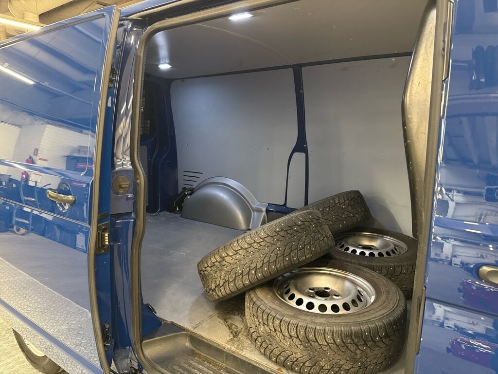 Volkswagen Transporter 2021 Sininen