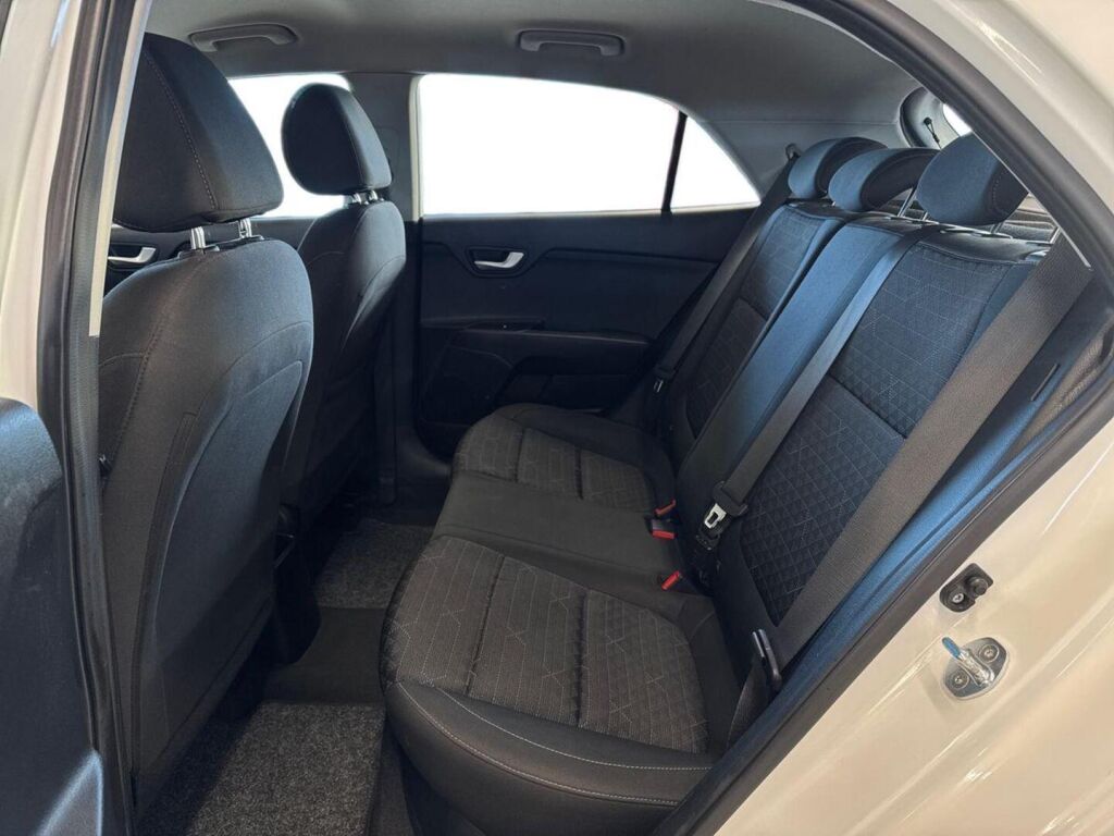 Kia Rio 2021 Valkoinen