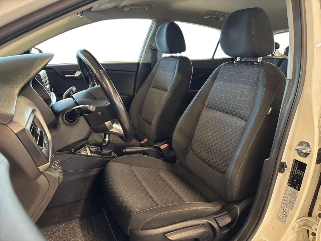 Kia Rio 2021 Valkoinen