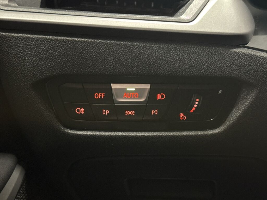 BMW 330 2021 Valkoinen