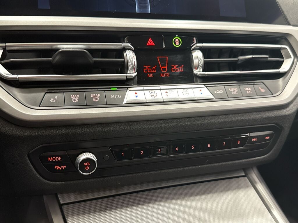 BMW 330 2021 Valkoinen