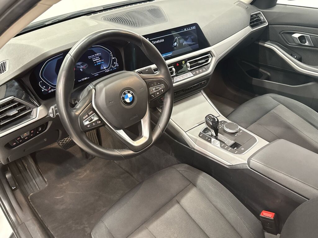 BMW 330 2021 Valkoinen