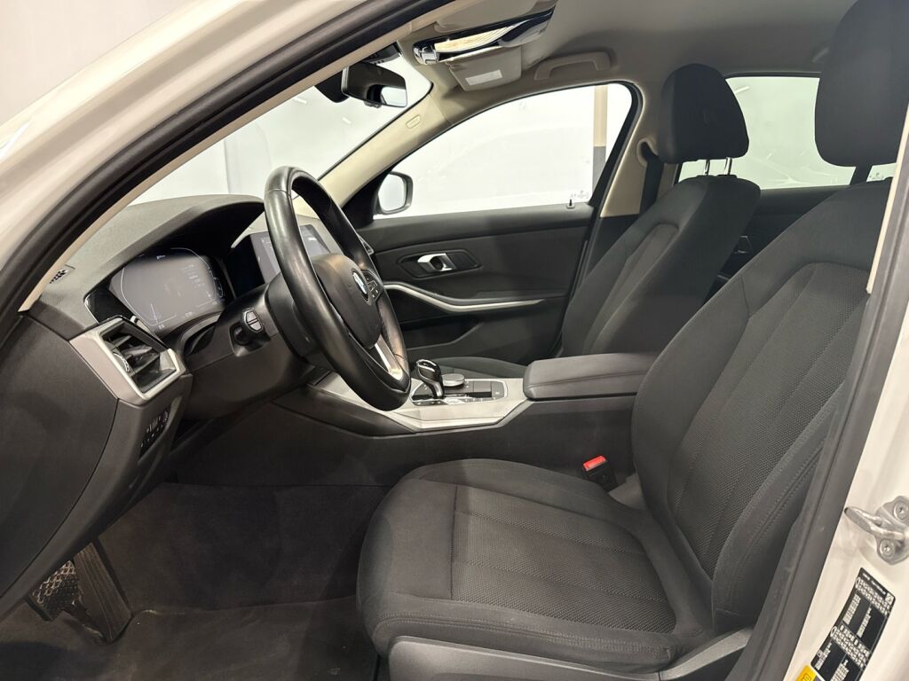 BMW 330 2021 Valkoinen