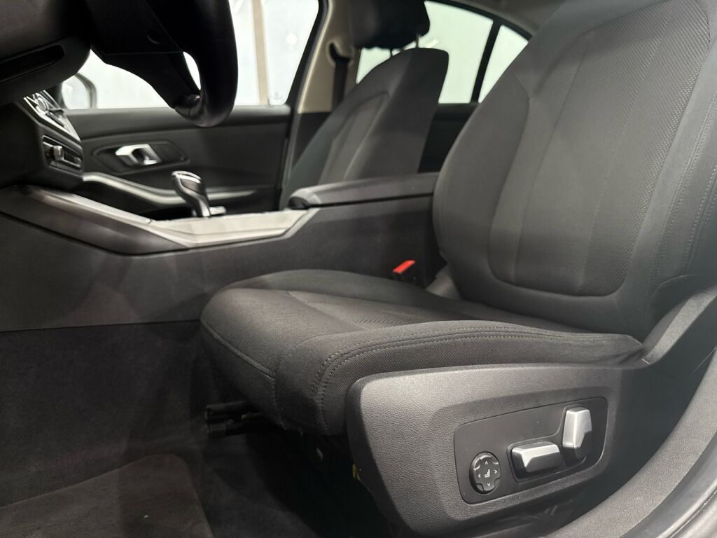 BMW 330 2021 Valkoinen