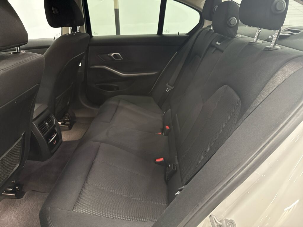 BMW 330 2021 Valkoinen