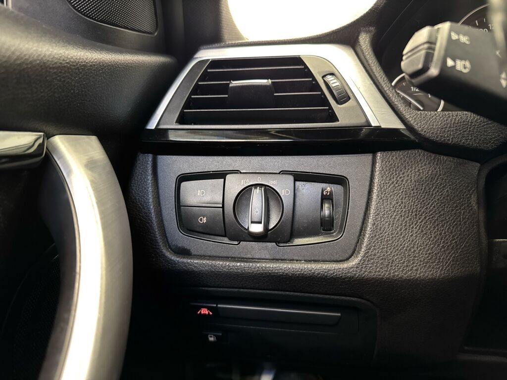 BMW 330 2018 Valkoinen