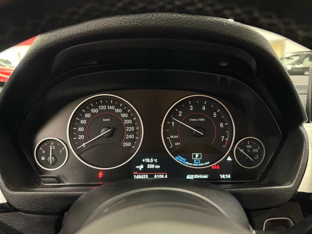 BMW 330 2018 Valkoinen