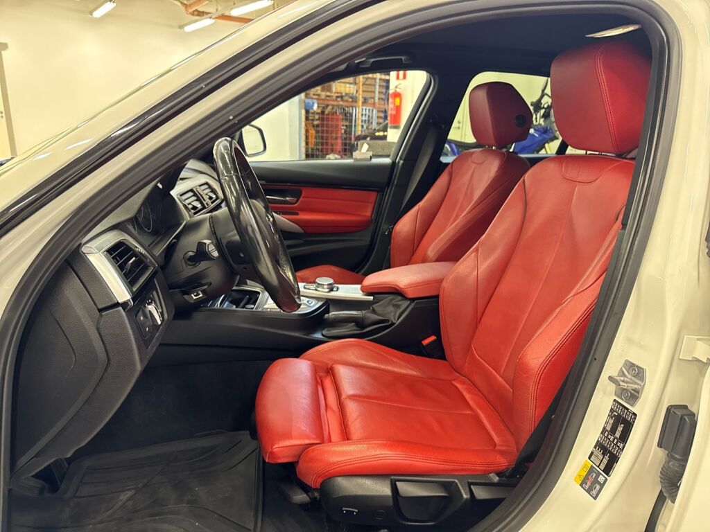 BMW 330 2018 Valkoinen