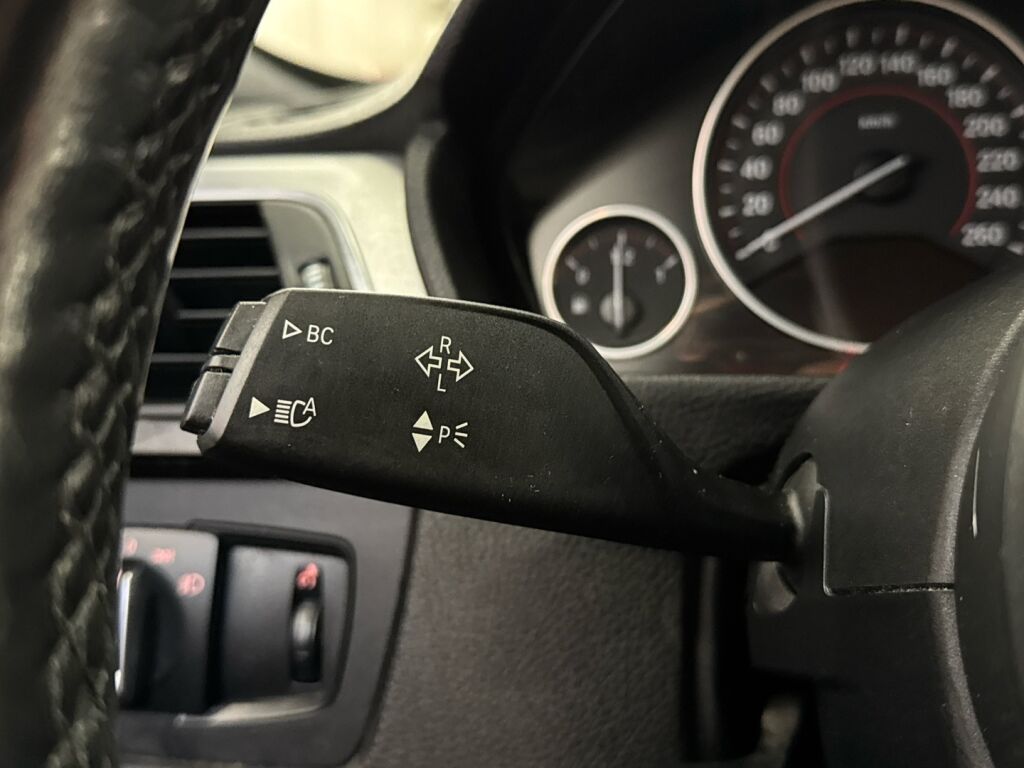 BMW 330 2018 Valkoinen