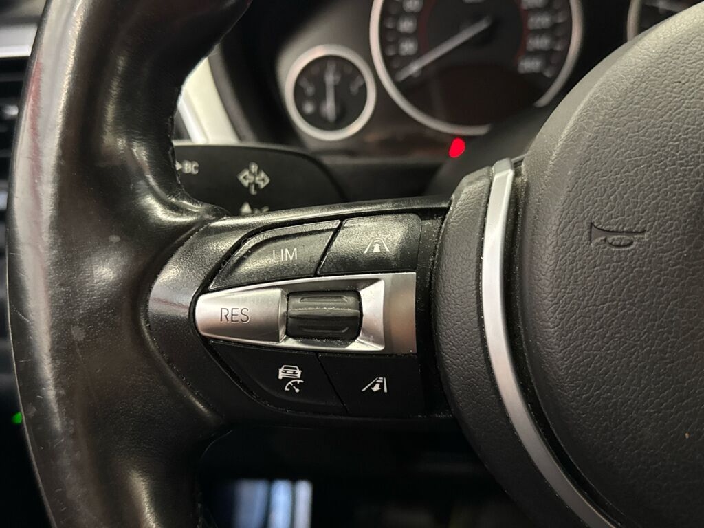 BMW 330 2018 Valkoinen