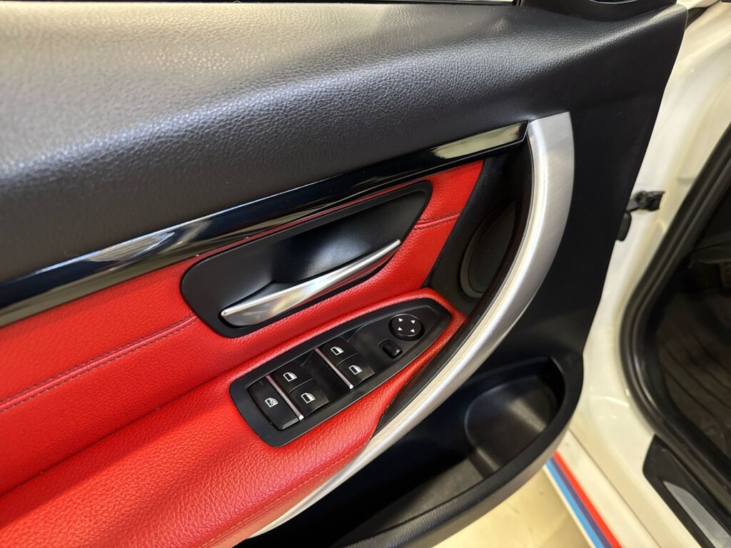 BMW 330 2018 Valkoinen