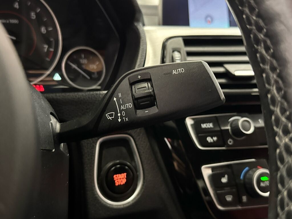 BMW 330 2018 Valkoinen