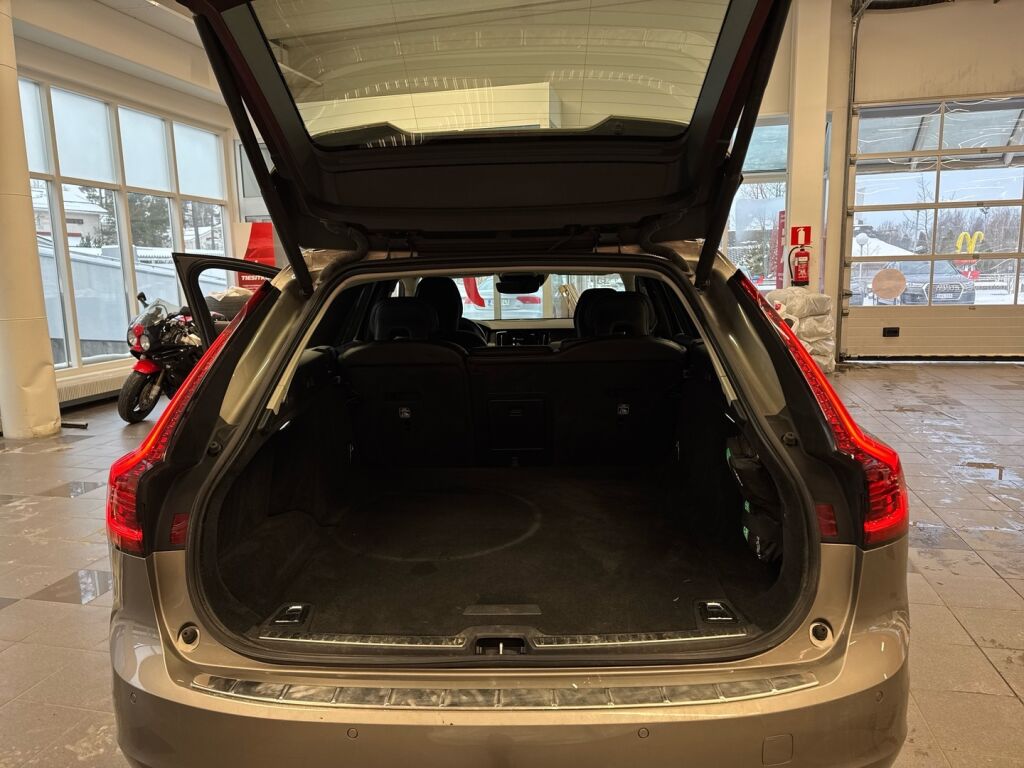 Volvo V90 2021 Harmaa