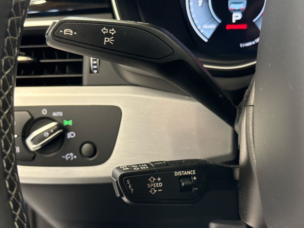 Audi A4 2021 Sininen