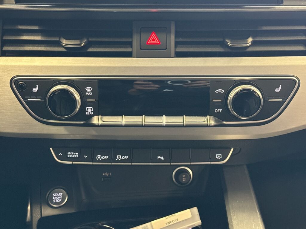 Audi A4 2021 Sininen
