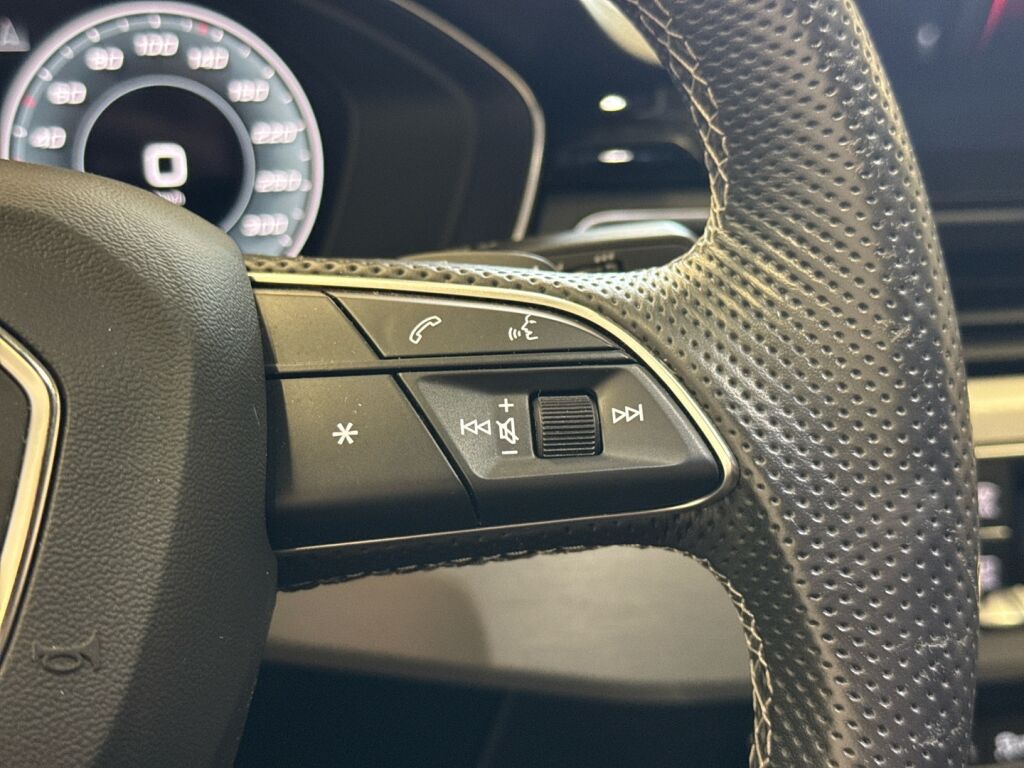 Audi A4 2021 Sininen