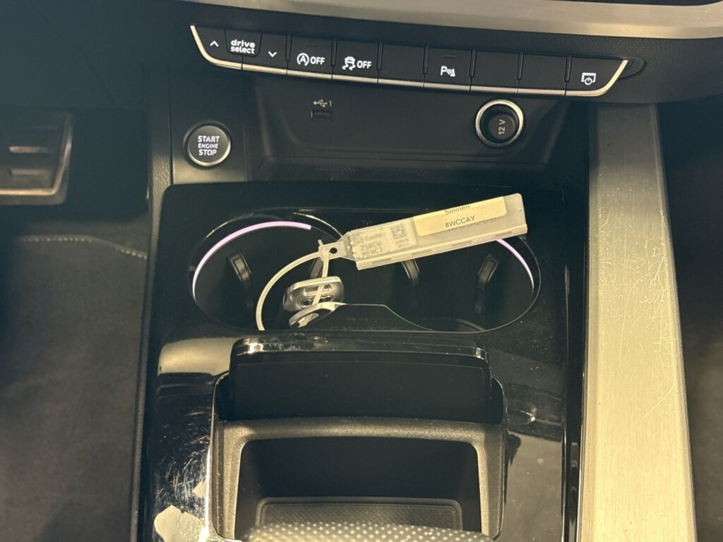 Audi A4 2021 Sininen