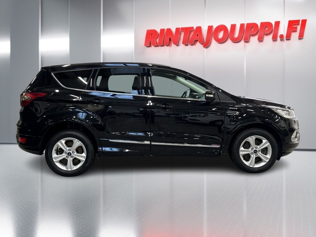 Ford Kuga 2017 Musta