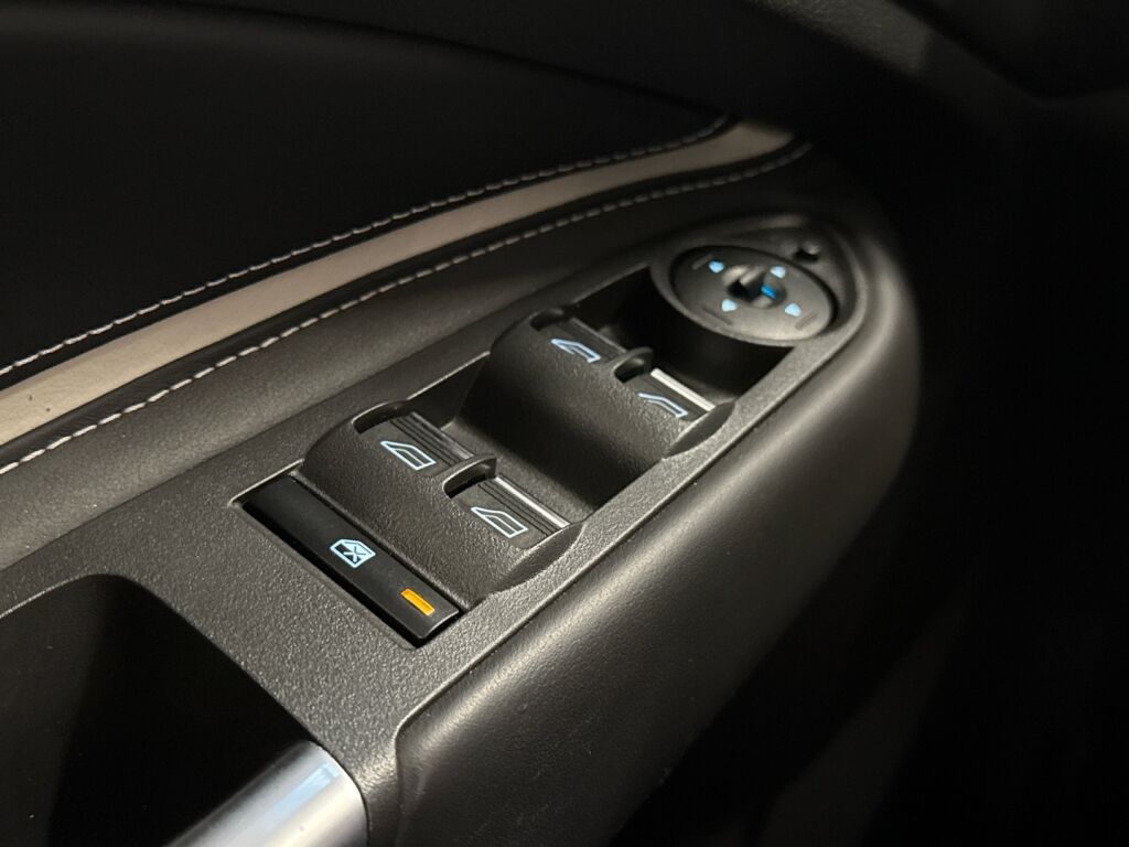 Ford Kuga 2017 Musta