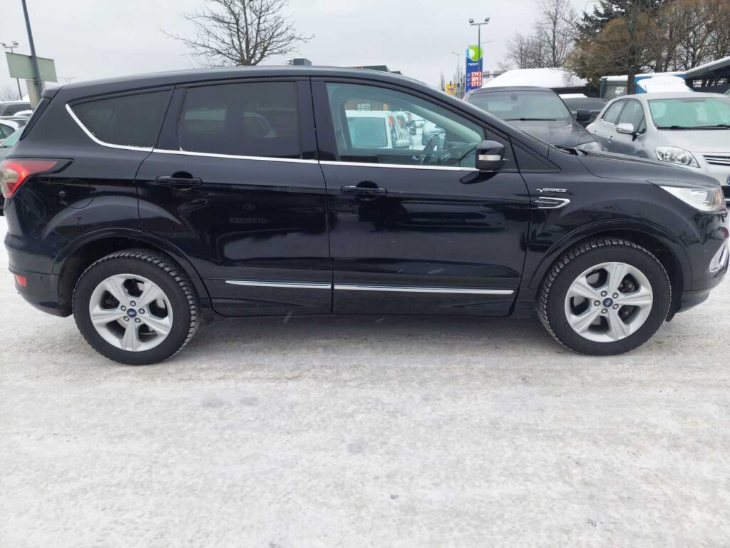 Ford Kuga 2017 Musta