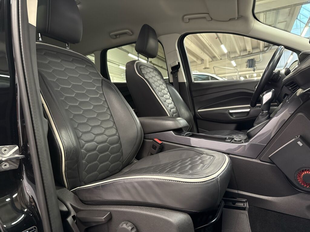 Ford Kuga 2017 Musta