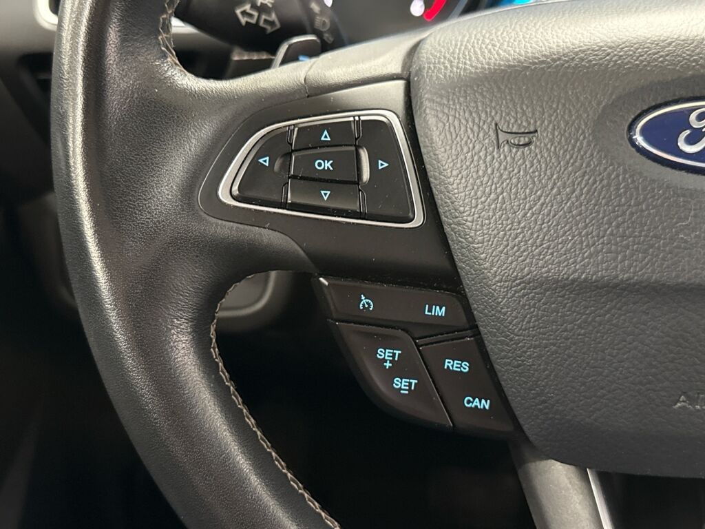 Ford Kuga 2017 Musta