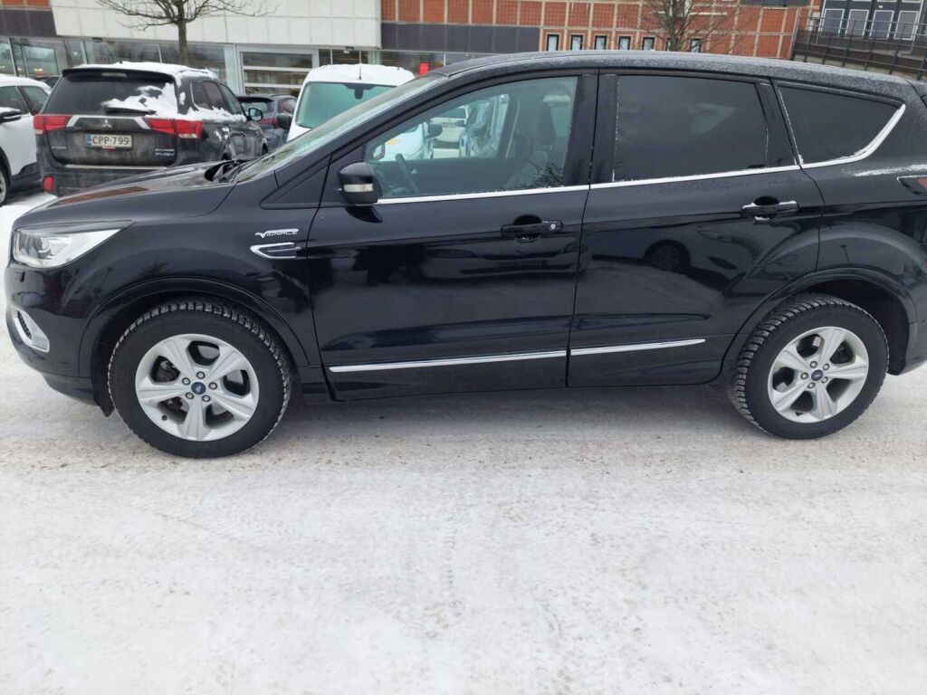 Ford Kuga 2017 Musta