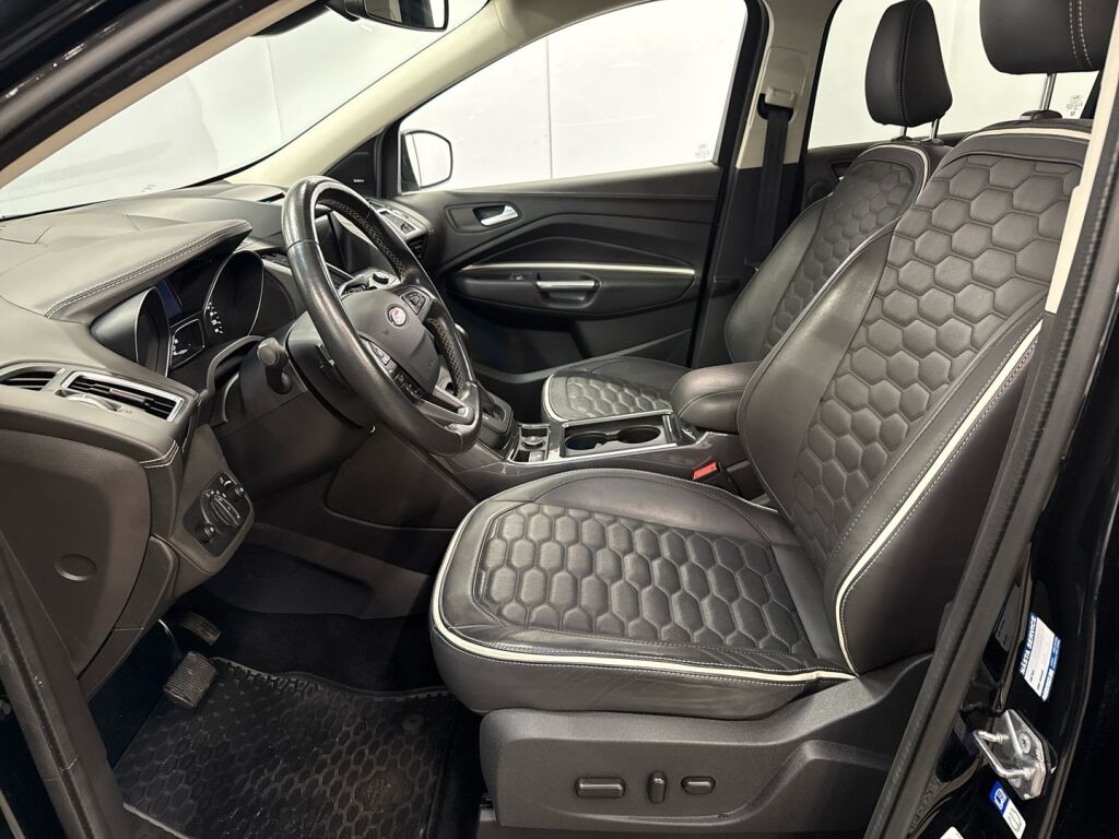 Ford Kuga 2017 Musta