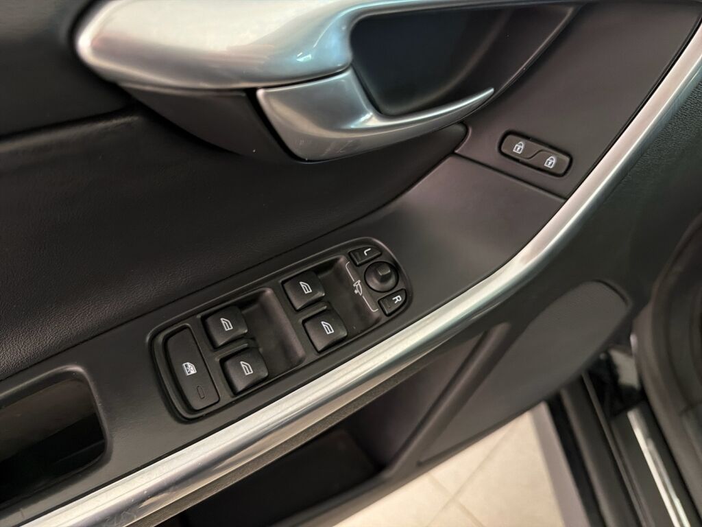 Volvo XC60 2014 Musta