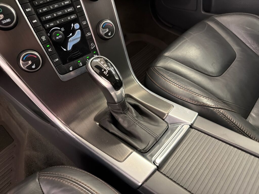 Volvo XC60 2014 Musta