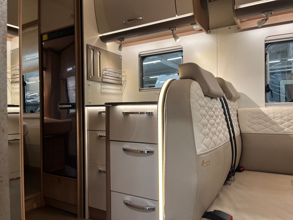 Bürstner LYSEO T 734 HARMONY LINE 2021 Valkoinen