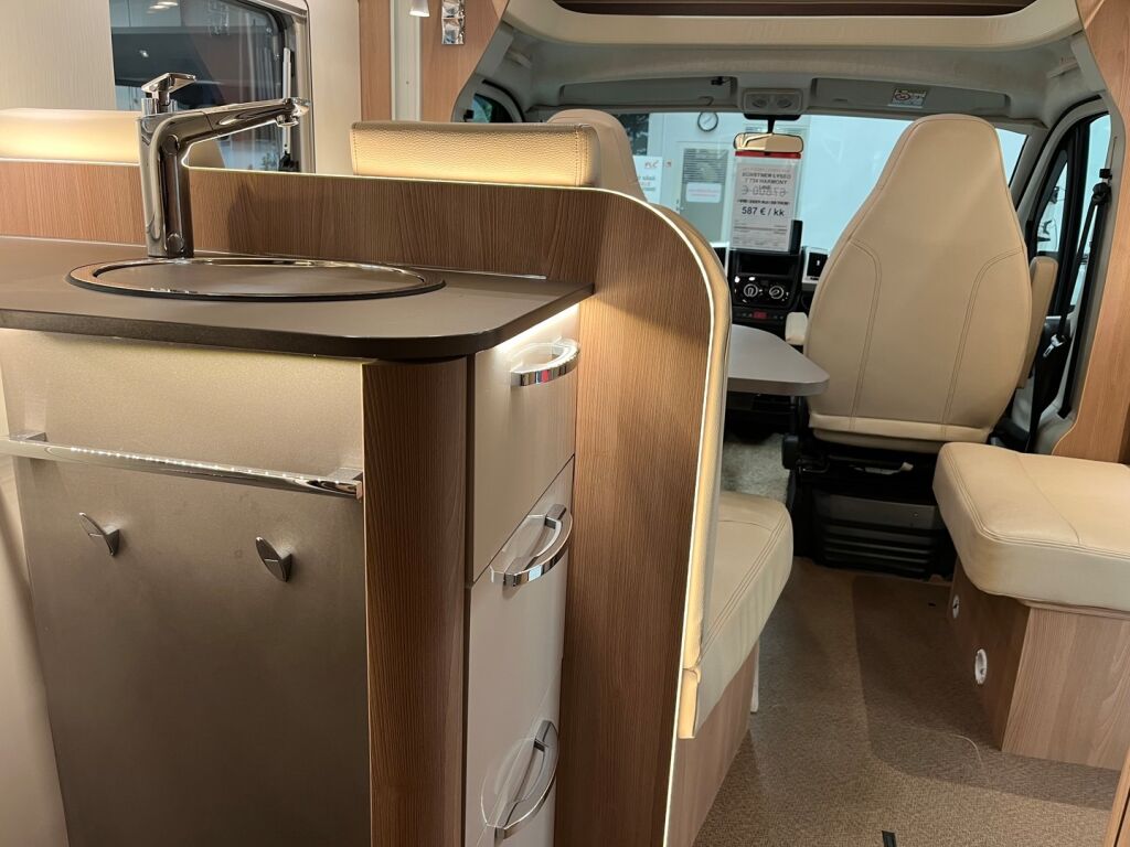 Bürstner LYSEO T 734 HARMONY LINE 2021 Valkoinen