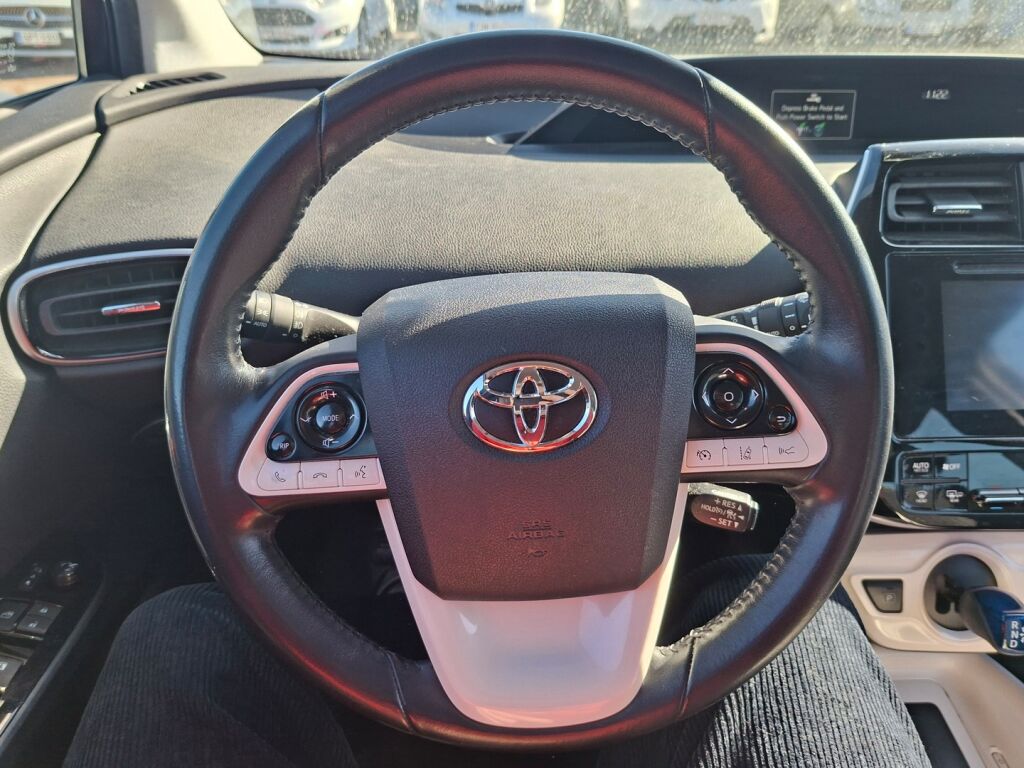 Toyota Prius 2016 Punainen