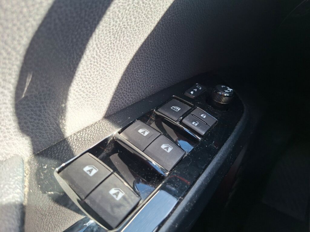 Toyota Prius 2016 Punainen