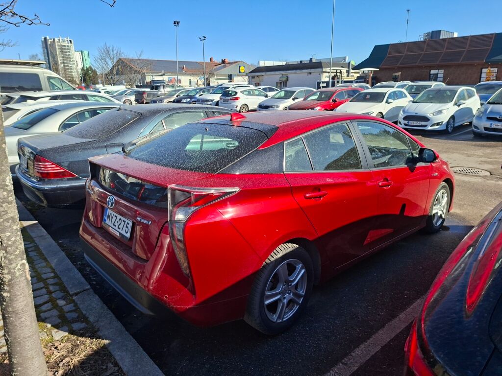 Toyota Prius 2016 Punainen