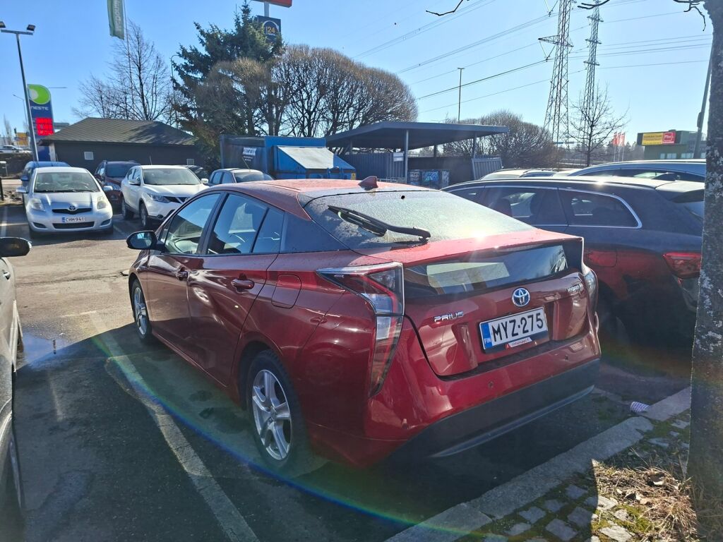 Toyota Prius 2016 Punainen