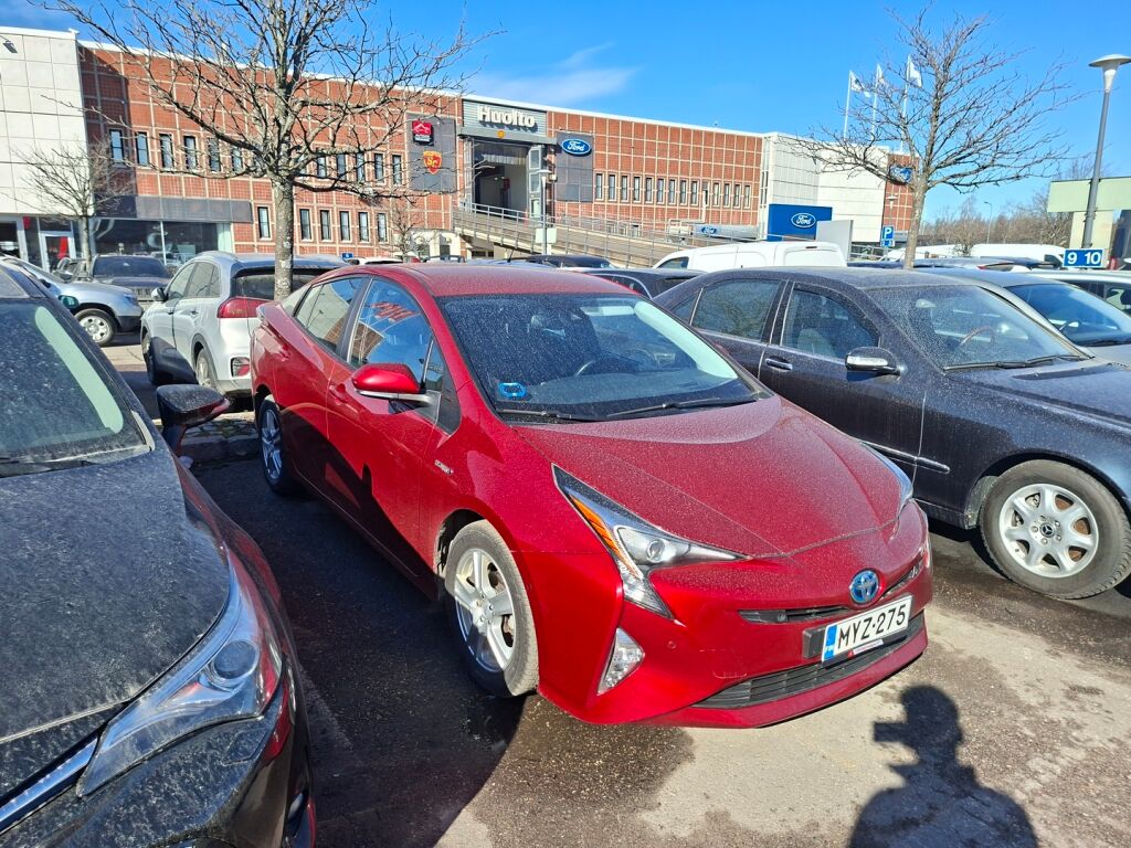 Toyota Prius 2016 Punainen