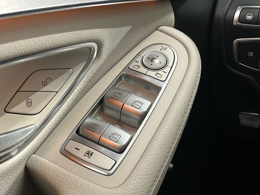 Mercedes-Benz C 2017 Sininen