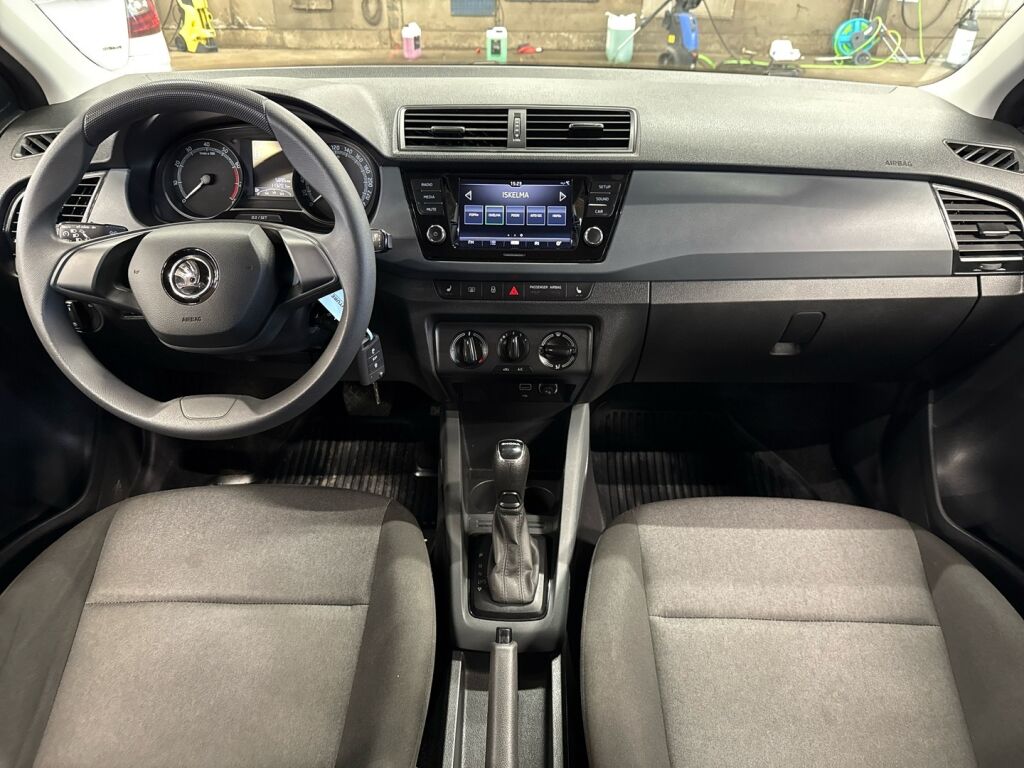 Skoda Fabia 2021 Sininen