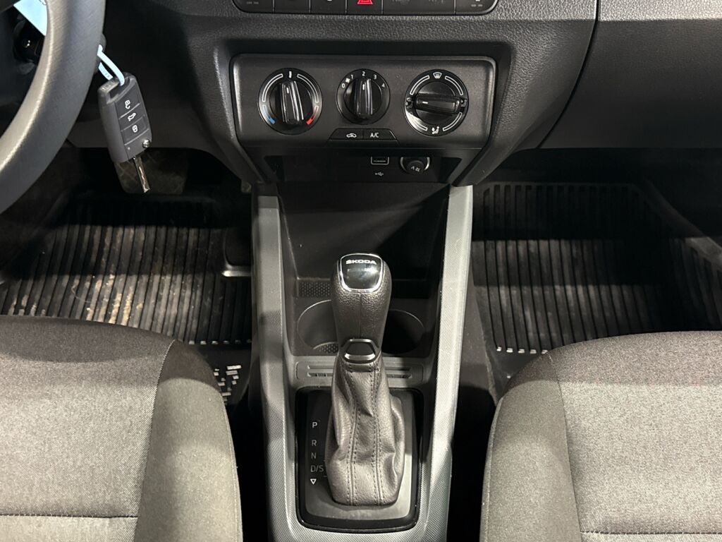 Skoda Fabia 2021 Sininen