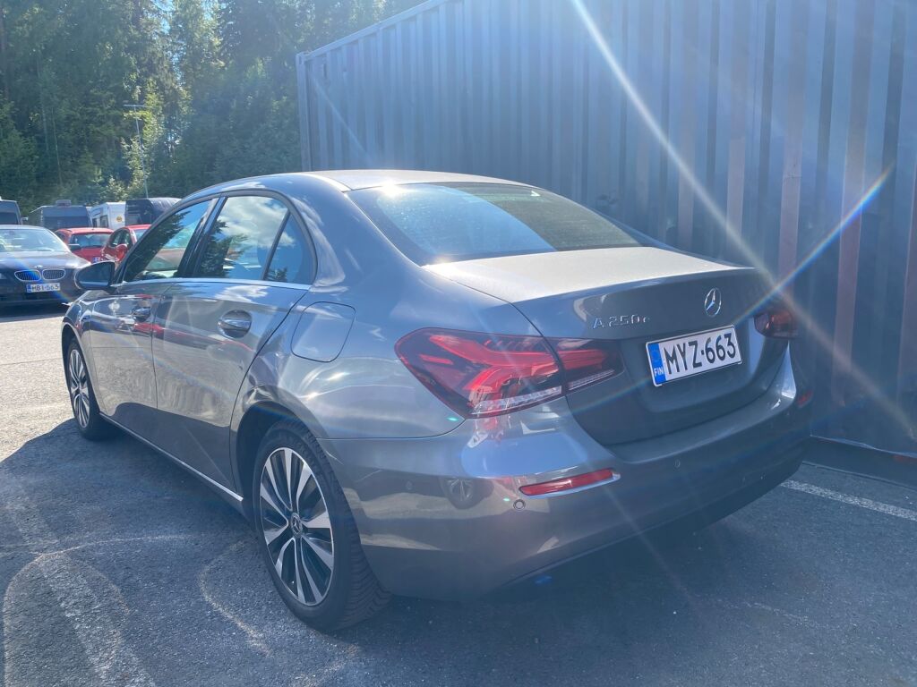 Mercedes-Benz A 2021 Harmaa