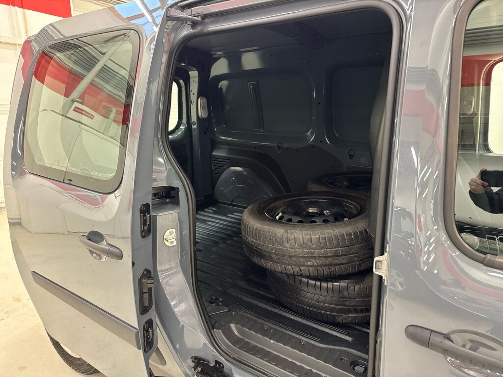 Nissan NV250 2021 Harmaa