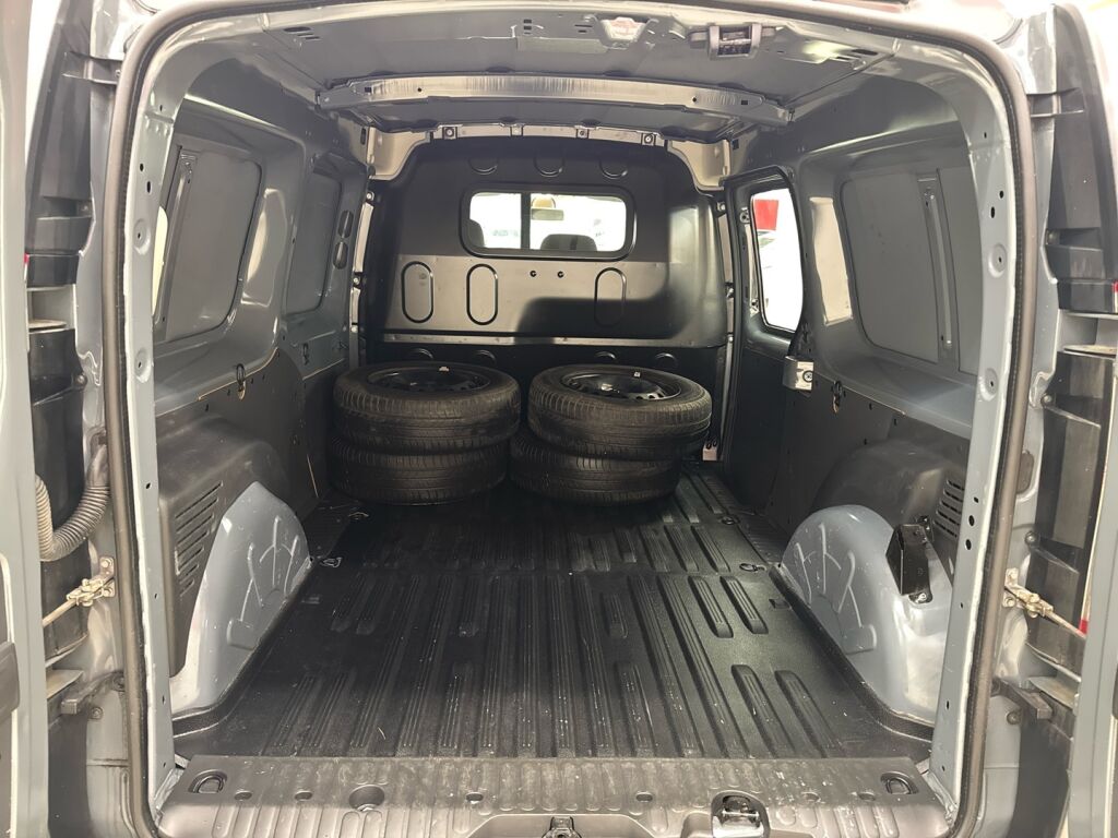 Nissan NV250 2021 Harmaa