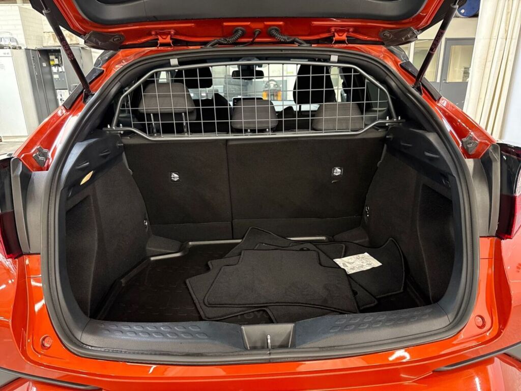 Toyota C-HR 2021 Oranssi