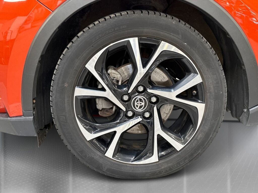 Toyota C-HR 2021 Oranssi